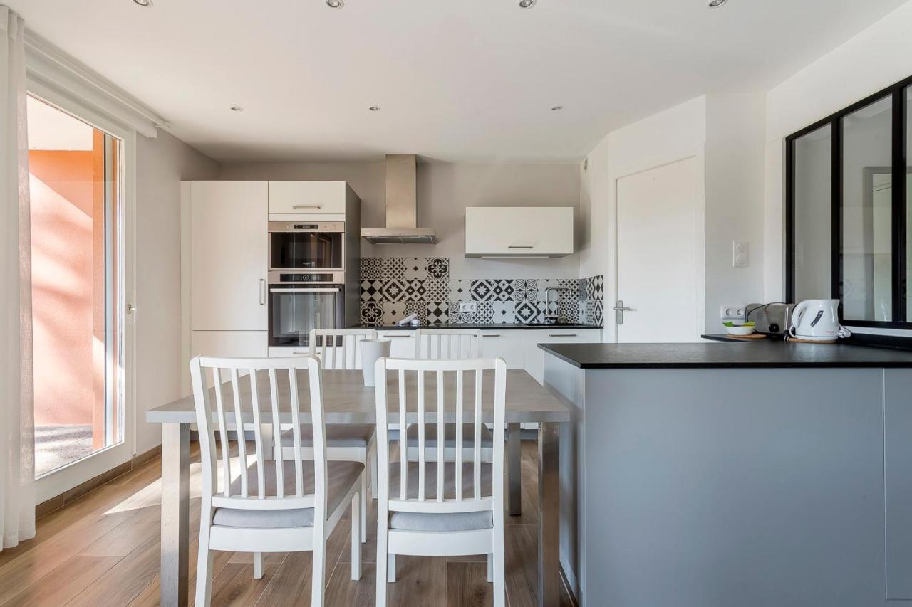 Suite Granges En Rez-De-Jardin Pour 4 Voyageurs Lyon Exteriör bild