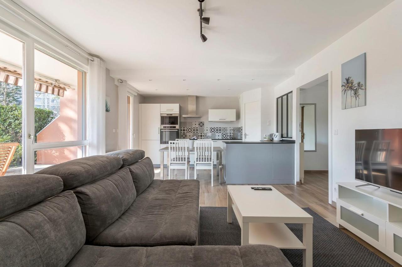 Suite Granges En Rez-De-Jardin Pour 4 Voyageurs Lyon Exteriör bild