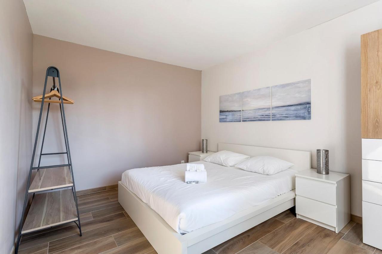 Suite Granges En Rez-De-Jardin Pour 4 Voyageurs Lyon Exteriör bild