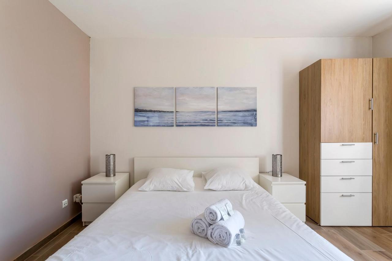 Suite Granges En Rez-De-Jardin Pour 4 Voyageurs Lyon Exteriör bild