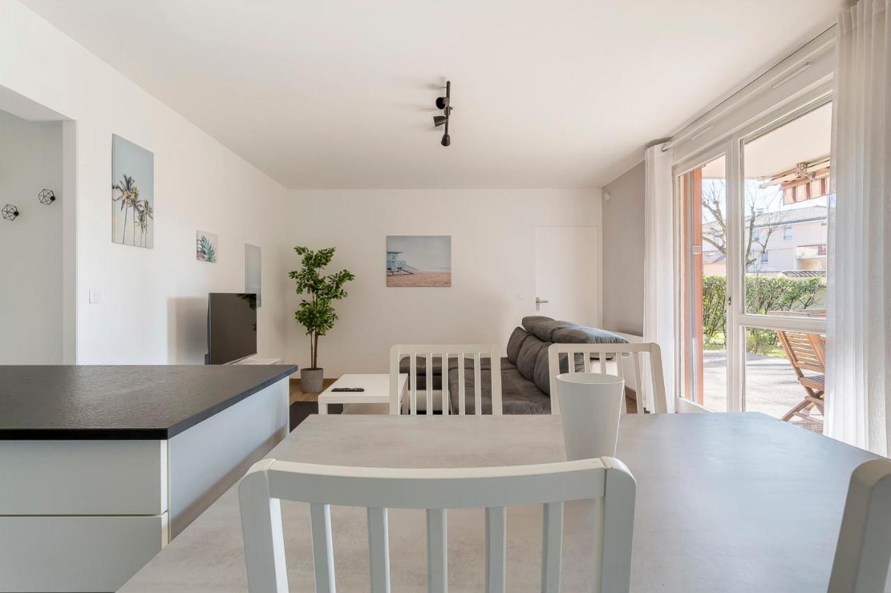 Suite Granges En Rez-De-Jardin Pour 4 Voyageurs Lyon Exteriör bild