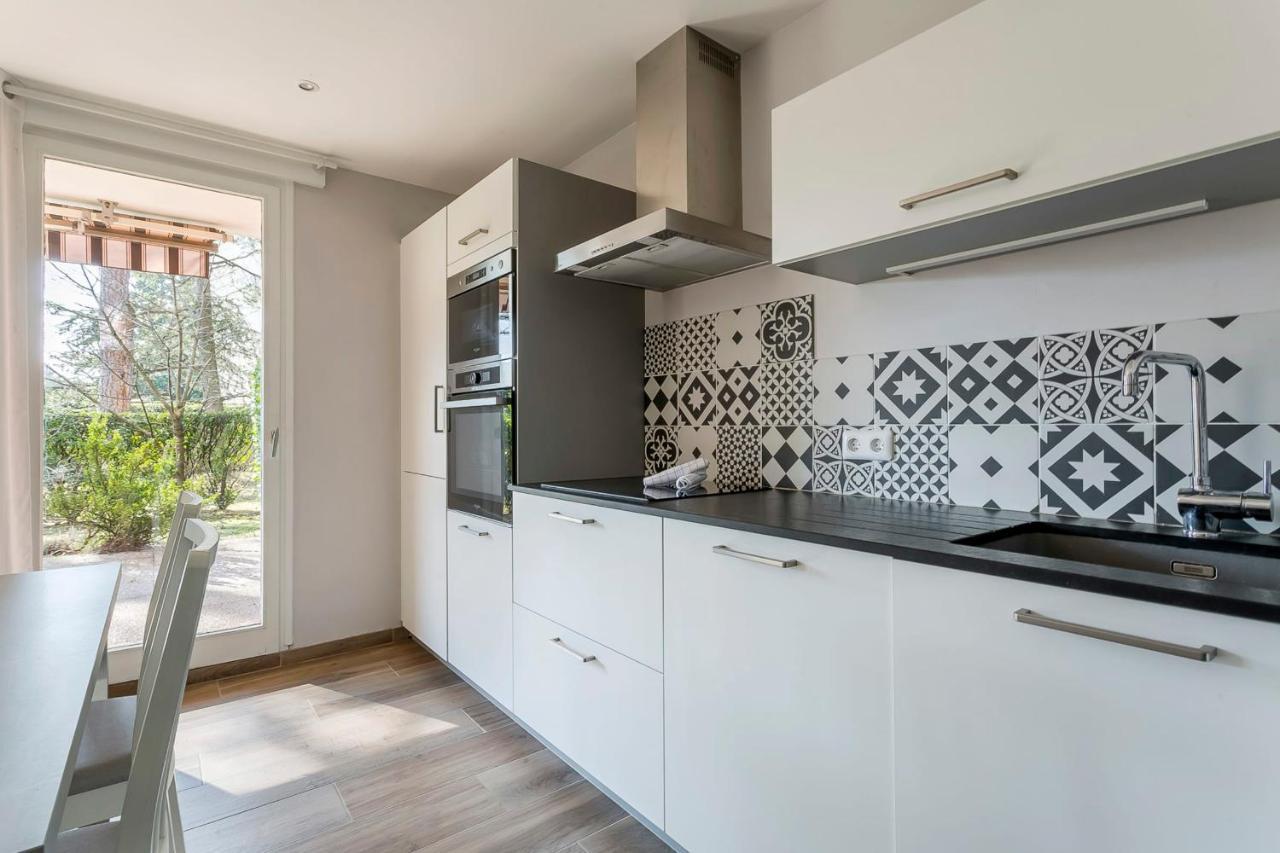 Suite Granges En Rez-De-Jardin Pour 4 Voyageurs Lyon Exteriör bild